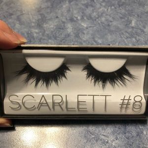 Huda Beauty Scarlett #8 false lashes
